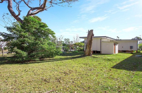 Lake Conjola Cottage | Bij's on the Beach – walking distance to beach