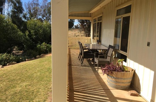 Orroroo House | Black Jack Get-A-Way "Magpies Nest"