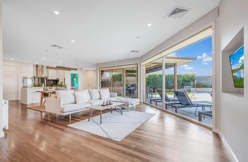 Moama House | Blair Street - Luxury Home with Pool and Theatre