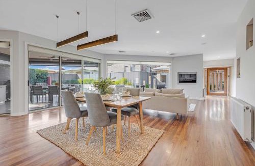 Moama House | Blair Street - Luxury Home with Pool and Theatre