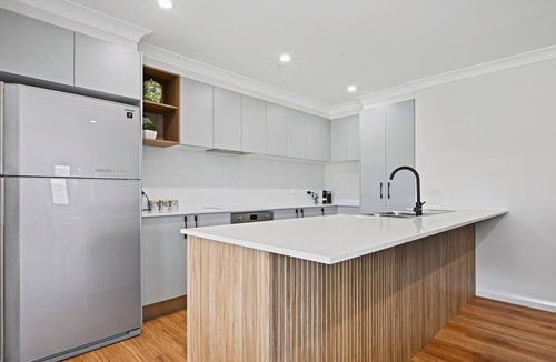 Orange House | Bligh St Bliss. Mountain Views. Family Home.