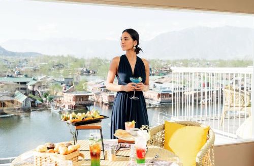 Dal Lake Hotel | Bloom Boutique l Dal Lake
