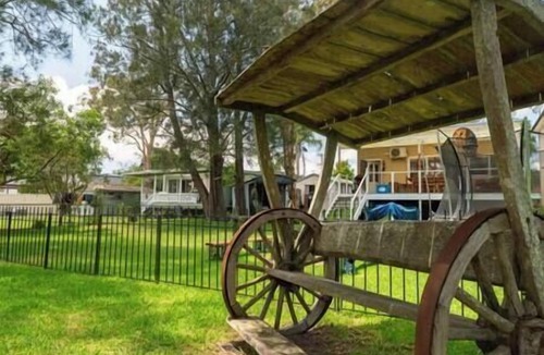 Blue Haven House | Blue Haven Gypsy Paradise - Cottage plus caravans