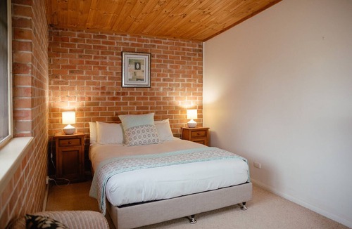 Lovedale Cabin | Bluebush Estate - The Lodge - Group Accommodation at it's Best!