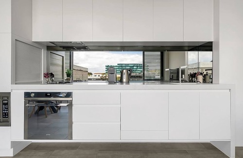 Bondi Beach Apartment | Bondi Beach Escape, Steps to Sand & Café