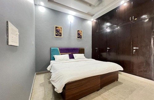 Greater Noida Apartment | Book N Go HomeStay - Greater Noida