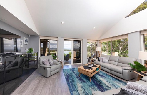 Green Point House | Booti Booti Chateau Lakeside