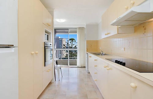 Tweed Heads Apartment | Border Terrace Unit 13 close to beaches, shopping and clubs in Coolangatta & Tweed Heads area