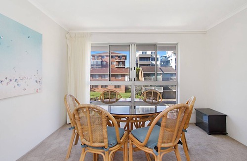 Tweed Heads Apartment | Border Terrace Unit 13 close to beaches, shopping and clubs in Coolangatta & Tweed Heads area