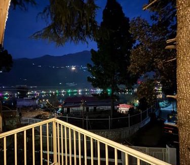 Bhimtal Hotel | Bornfire & LakeView Resort