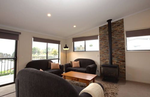 Jindabyne House | Boronia - 6/30 Nettin Circuit