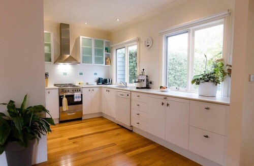 Point Lonsdale Cottage | boutique, peaceful hideaway for couples, solo travellers and accessible escapes