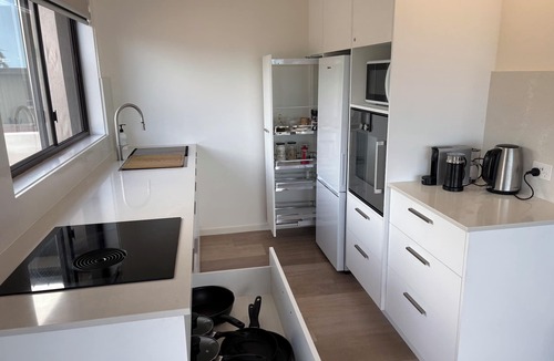 Eden Villa | Breathtaking Clifftop Ocean Views in Eden - Unit 12 Bob and Zita’s escape
