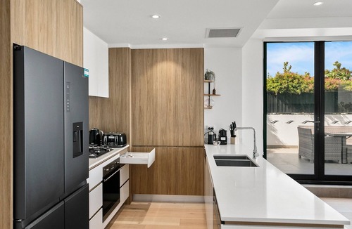 Miranda Apartment | Bright & Airy Retreat with Balcony & BBQ