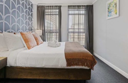 Haymarket Apartment | Bright City Abode Sum