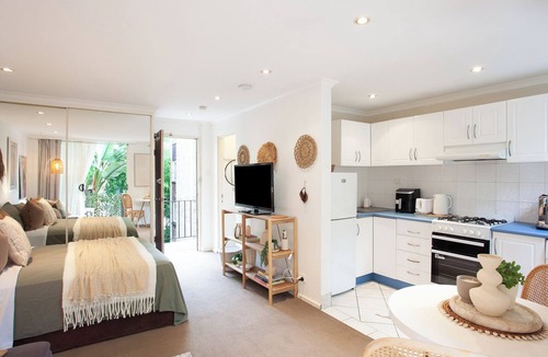 Paddington Apartment | Bright Studio in the Heart of Paddington near Glenmore Shops and Oxford St.