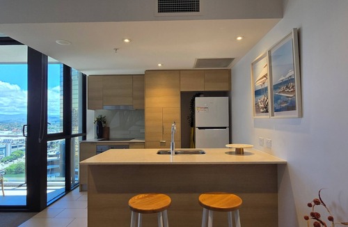 Broadbeach Apartment | Broadbeach Business or Leisure w/free parking