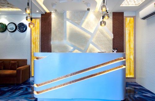 Kismat Nagar Hotel | Brown Inn Luxury Hotel Near US Consulate BKC