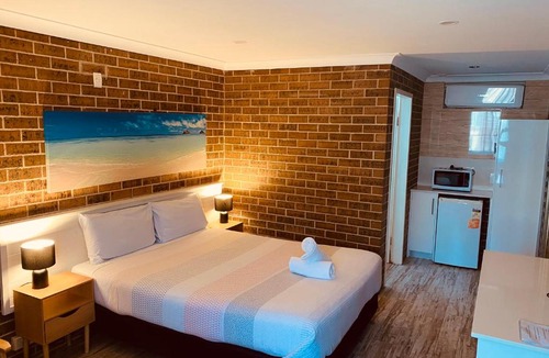 Long Jetty Hotel | Buccaneer Motel
