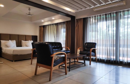 Surat Hotel | Budget Inn Bellevue