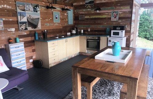 Myocum Cabin | Byron Bay hinterlands vintage-styled nature oasis!