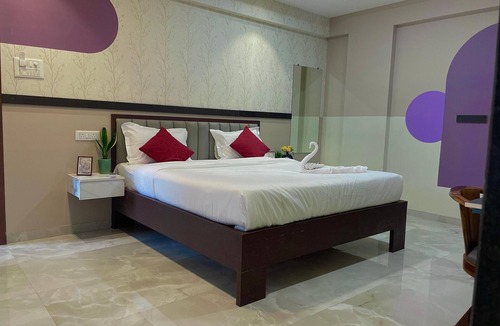 Wagholi Hotel | C SUITES 1248 Breda