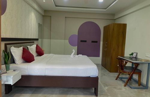 Wagholi Hotel | C SUITES 1248 Breda