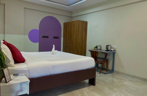 Wagholi Hotel | C SUITES 1248 Breda