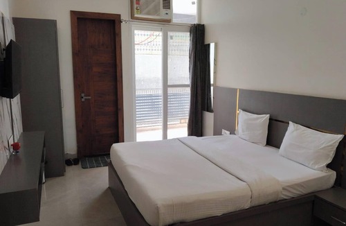 Bharatpur Hotel | C T Heights Inn Bharatpur