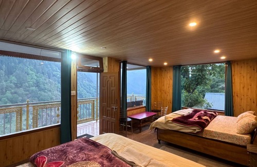 Kullu Hotel | Cafe Kush Tosh And Stay