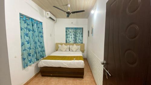 Saunta Vaddo Hotel | Calangute Beach way 4bhk villa