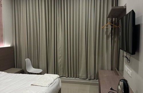 Injambakkam Hotel | Calicut Restaurant & Rooms