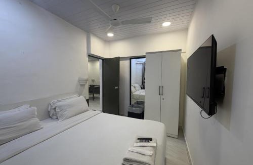 Pali Hill Apartment | Calisto 2BHK Khar W