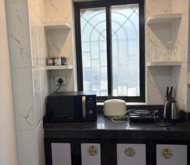 Pali Hill Apartment | Calisto 2BHK Khar W