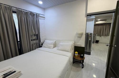 Pali Hill Apartment | Calisto 2BHK Khar W