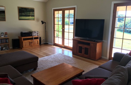Greta House | Camp Road Cottage - located at Hunter Valley