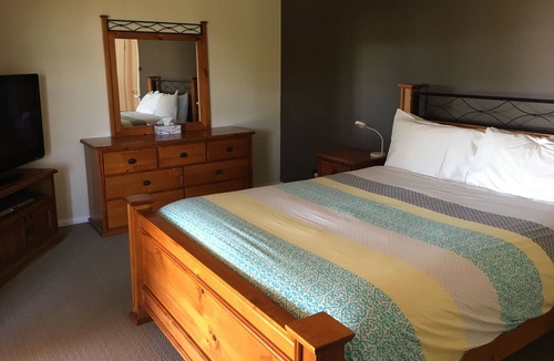 Greta House | Camp Road Cottage - located at Hunter Valley