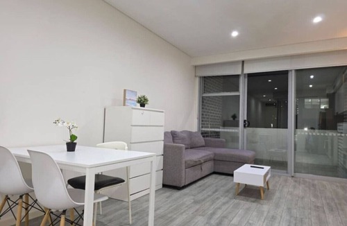Camperdown Apartment | Camperdown one 02 Close to bus stop and SYD CBD