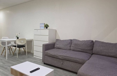 Camperdown Apartment | Camperdown one 02 Close to bus stop and SYD CBD