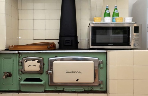Bowral House | Canary Cottage - opposite Bowral Country Club