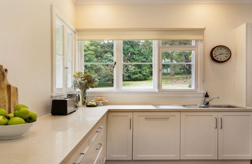 Bowral House | Canary Cottage - opposite Bowral Country Club