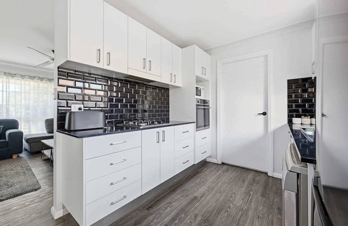 Dubbo House | Canterbury House - Firepit Retreat Near Mall