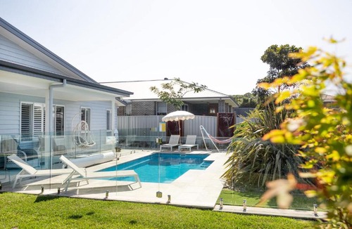 Burrill Lake House | Casa Azul