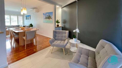 Belmont North House | Casa Calvi - Central location with Pool