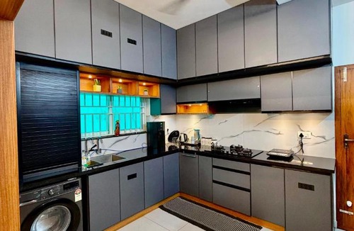 Kakkanad Apartment | Casa Mira Homes AC Family premium Rooms with Lift access