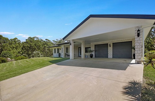 Korora House | Casa Paradiso - Brand New Luxury 5 Bedroom Rural Retreat