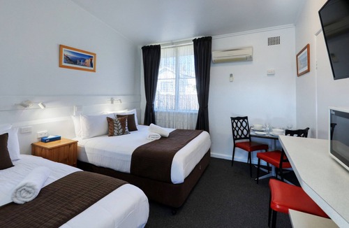 Glen Innes Hotel | CBD Gi Motel