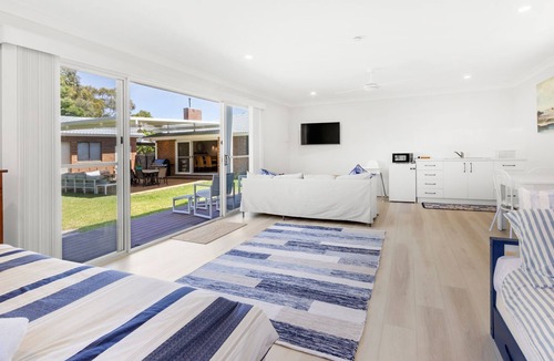 Callala Beach House | Cedasands - Pet Friendly - 4 Mins Walk to Beach