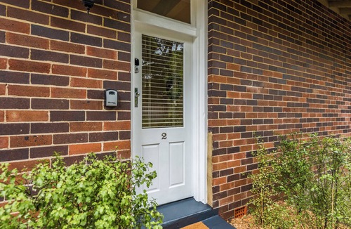 Bowral Cottage | Centennial Cottage 2 - Botanica. Cosy, close walk to Bowral and wedding venues.
