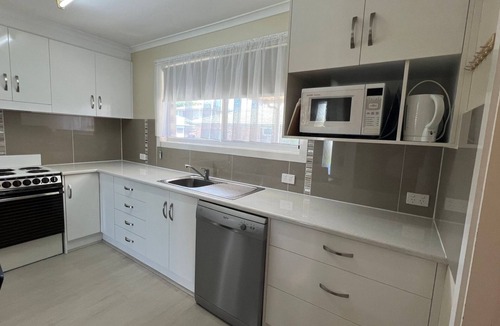 South Evans Head Apartment | Central 2BR unit with garage, walk to beach, river, shops & cafes in Evans Head.